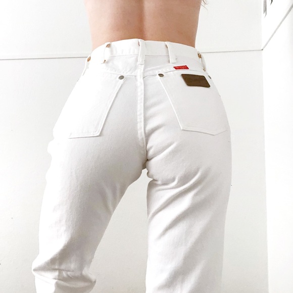 Wrangler • Vintage White High Rise Jeans - Picture 3 of 6
